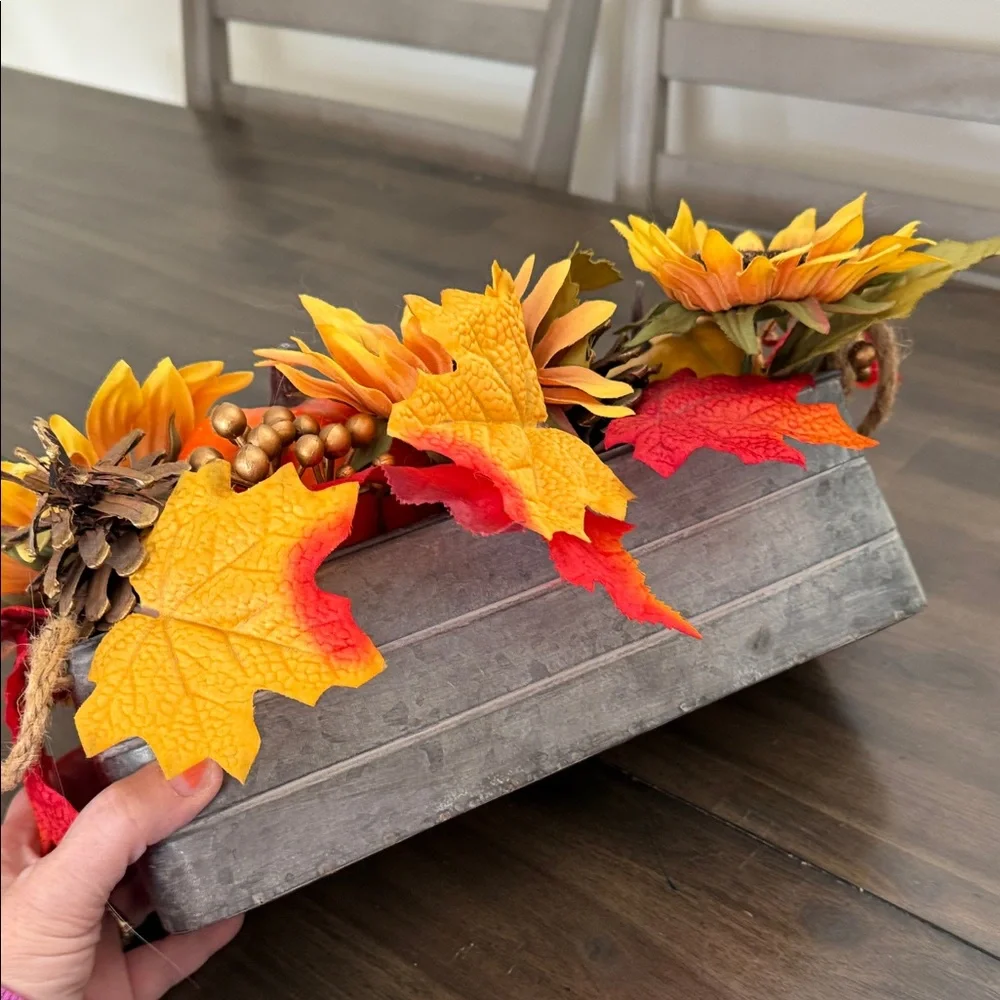 🍁🍃 Vibrant Sunflower and Maple Leaf Arrangement
